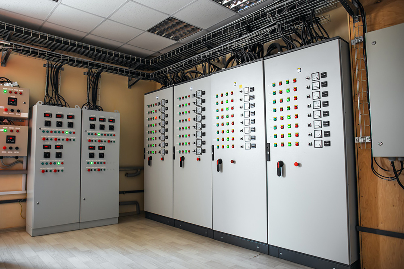 Schalt­anlagen­bau bei Janzen Elektrotechnik in Riedstadt